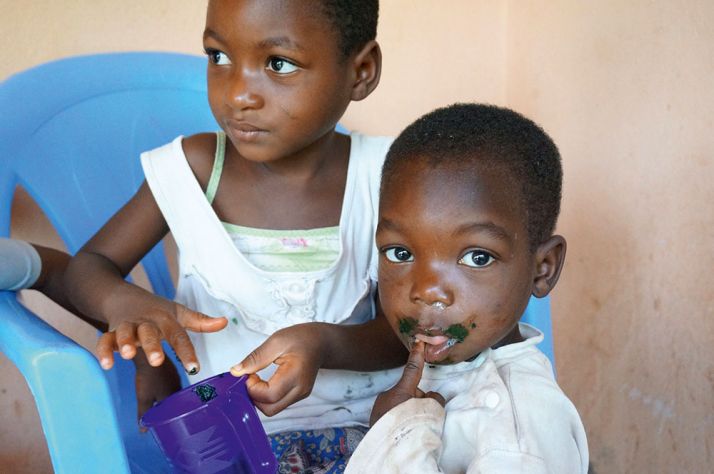 Distribution au centre d’éducation nutritionnel d’Agou Nyogbo (Togo). © Antenna France Distribution au centre d’éducation nutritionnel d’Agou Nyogbo (Togo). © Antenna France