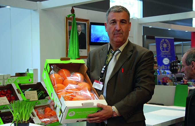 De nombreux Africains viennent présenter leurs produits chaque année au Salon de l’Agriculture de la Porte de Versailles, comme cet Algérien en 2018. Photo : Antoine Hervé