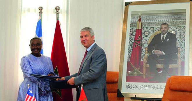 Emma Metieh Glassco, directrice générale de l’Autorité nationale des pêches et de l’aquaculture du Liberia, et Mohamed Sadiki, ministre de l’Agriculture, de la Pêche maritime, du Développement rural et des Eaux et Forêts du Maroc