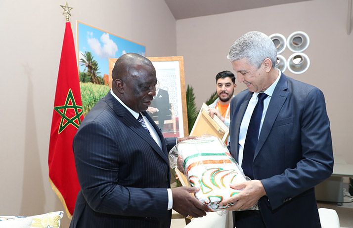 À la veille la fermeture du Siam, Kobenan Kouassi Adjoumani a été reçu en audience par Mohamed Sadiki. Au centre de leur rencontre: le renforcement des relations bilatérales entre la Côte d’Ivoire et le Maroc dans le domaine agricole. © Photo : DR