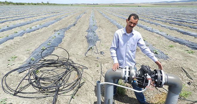 Le Fonds de développement agricole a permis la mise en place de 647 000 ha d’irrigation au goutte-à-goutte, comme ici près de Fès. Photo : Antoine Hervé Le Fonds de développement agricole a permis la mise en place de 647 000 ha d’irrigation au goutte-à-goutte, comme ici près de Fès. Photo : Antoine Hervé