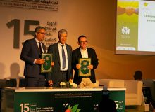 de g. à dr.: El Mahdi Arrifi, Directeur Général de l’ADA, Mohammed Sadiki, Ministre de l’Agriculture du Maroc, et Ayoub Azami, Président Directeur Général de Marjane Holding.