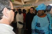 Visite de l'ex-ministre des Productions animales et halieutiques du Sénégal sur des stands d’adhérents de l’Adepta au Siagro de Dakar. Photo d’archive : Antoine Hervé