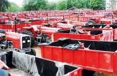 Arrivage de tracteurs et de remorques pour les paysans d’Oyo en 2013. Photo : Daouda Aliyou